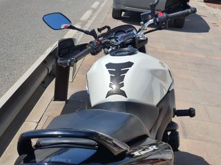 Suzuki GSR 600 Naked Blanca