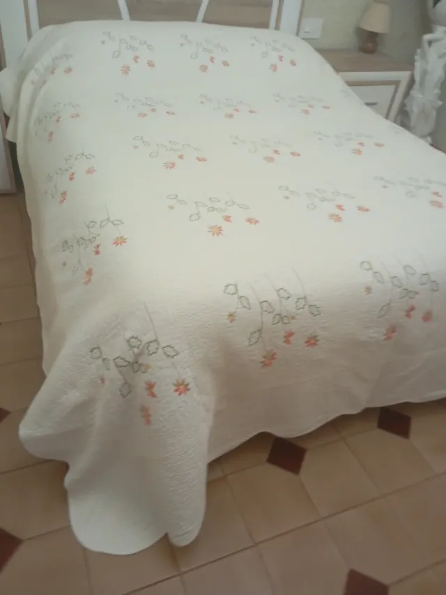 Colcha boutique bordada