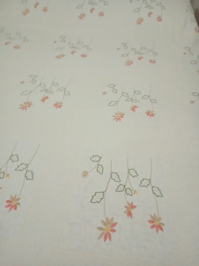 Colcha boutique bordada