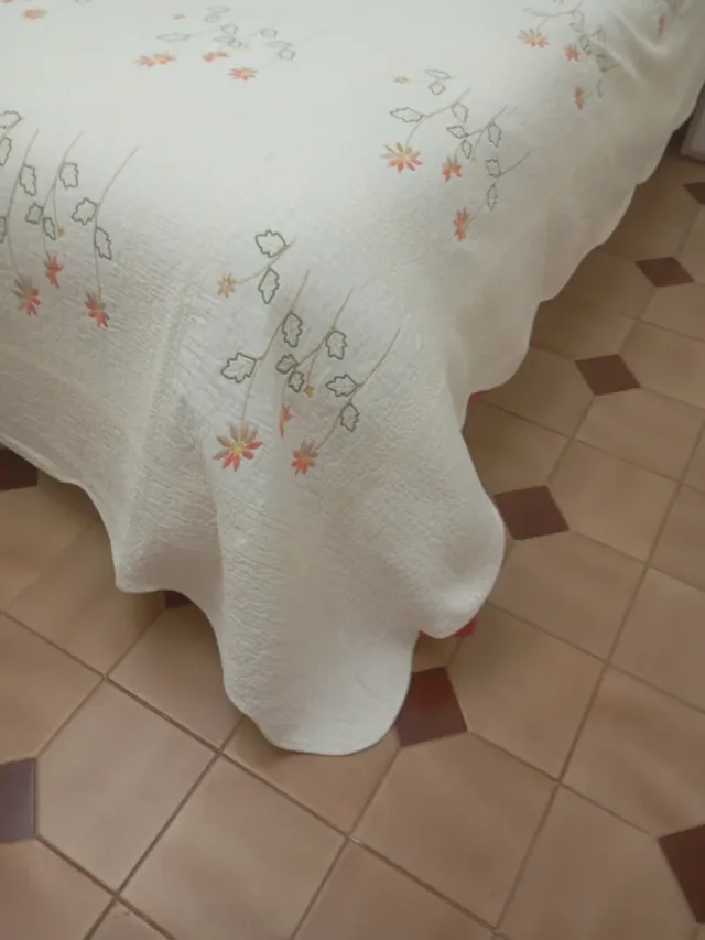 Colcha boutique bordada