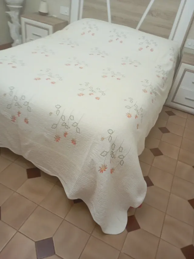 Colcha boutique bordada