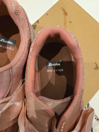 Sneakers Bata Rosa con Fiocco