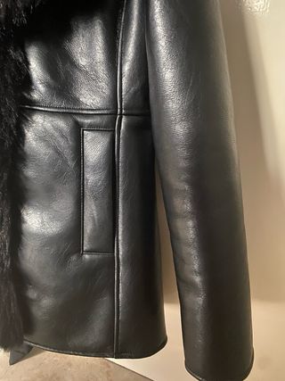 Abrigo efecto piel con pelo