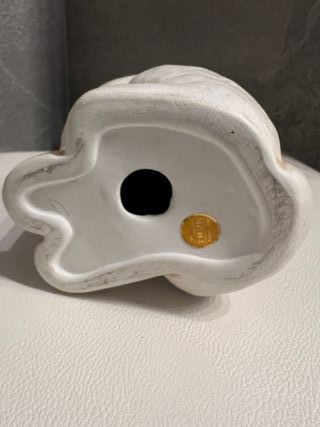 Gatto Thun in  ceramica con fiocco rosso