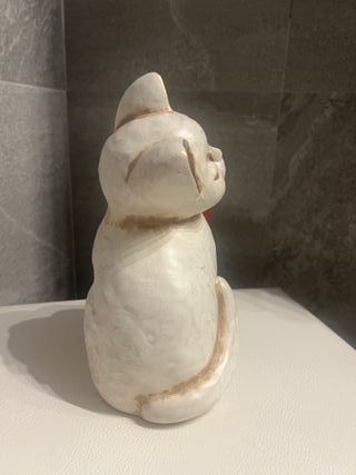 Gatto Thun in  ceramica con fiocco rosso