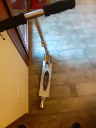 Patinete infantil, 50 cm. De base y 90 de alto