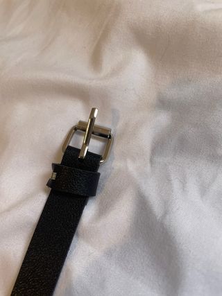 Cinturón arnés con cadenas plateadas