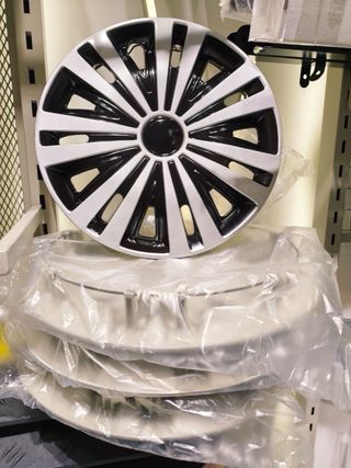 Tapacubos para coche plateados y negros