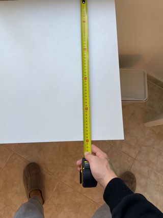 Escritorio blanco con cajón y armario