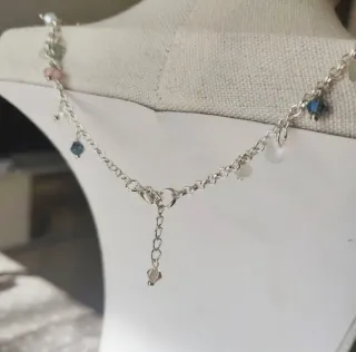 Collana con cristalli pendenti