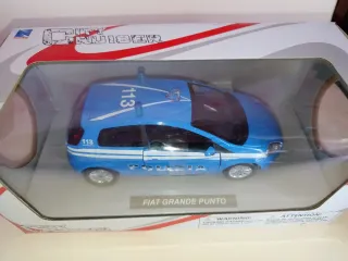 Fiat Grande Punto Polizia 1:24 Newray Auto