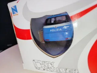 Fiat Grande Punto Polizia 1:24 Newray Auto