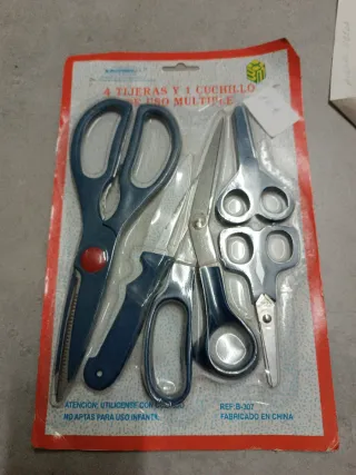 Set de 4 Tijeras y 1 Cuchillo