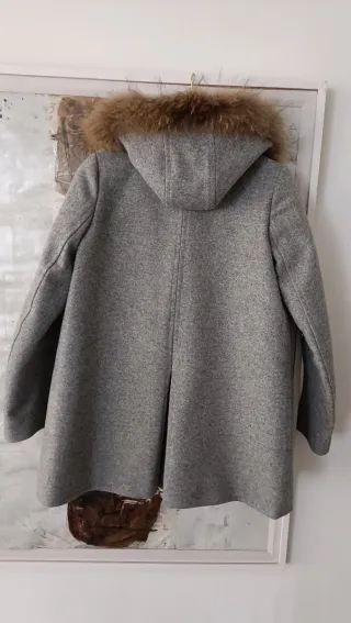 Abrigo Maje gris con capucha y pelo