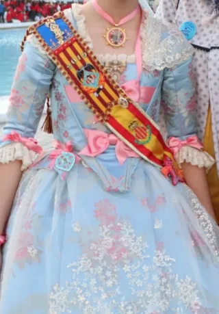 Traje de Fallera Vives y Marí Azul y Rosa