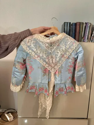 Traje de Fallera Vives y Marí Azul y Rosa