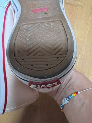 Zapatillas Levi's salmón puntera