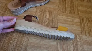 Sandalias cuña marrón y amarillo