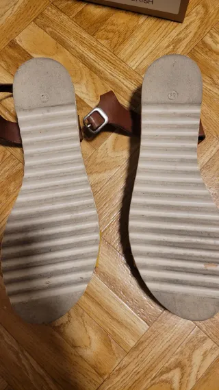 Sandalias cuña marrón y amarillo