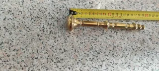 Mortero de bronce decorado