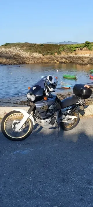 Honda África Twin 750 (RD07)