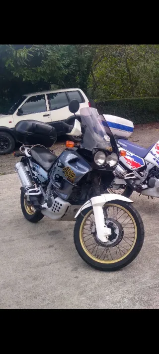 Honda África Twin 750 (RD07)