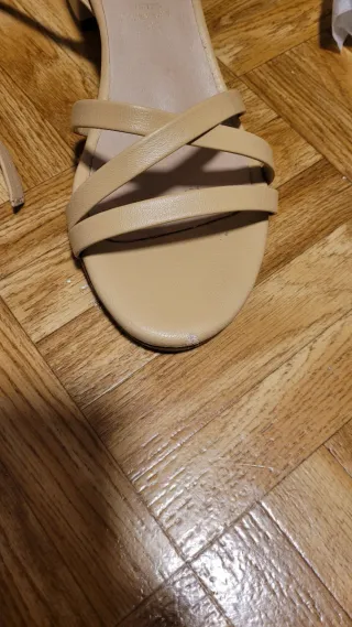 Sandalias beige tacón