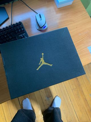 Nike Air Jordan Max Aura 5 Talla 46 Negro/Rojo