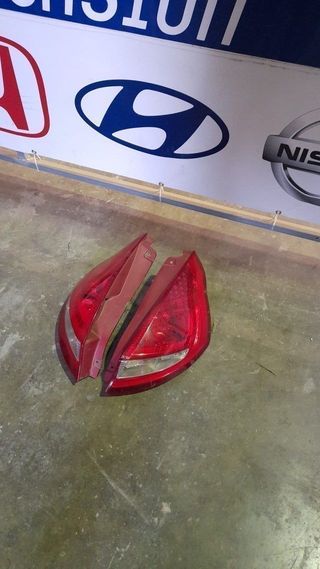 FORD FIESTA AÑO 2010 PILOTOS TRASEROS