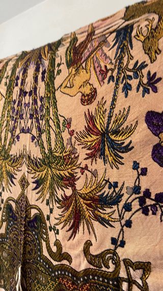 Tela de adorno con diseño de figuras