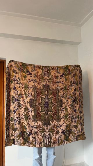 Tela de adorno con diseño de figuras