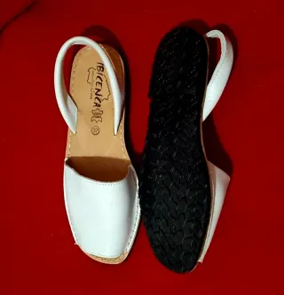 Sandalias IBICENCA blancas talla 37