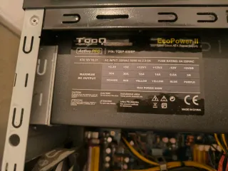 Caja ATX Tacens con piezas