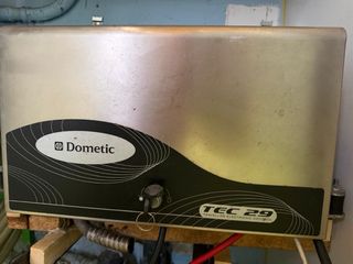 Generador Dometic SOLO 47 HORAS DE USO.