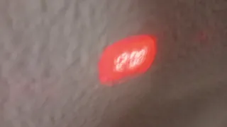 Radio despertador con termómetro y proyector hora