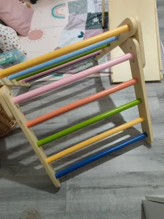 Estructura de madera para escalar bebés