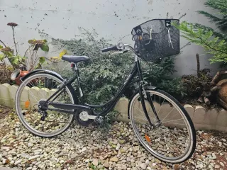 Bicicleta de paseo BTWIN negra( No se baja precio)