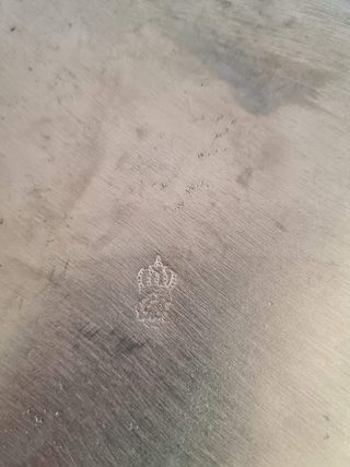 Plato de peltre antiguo con borde ondulado