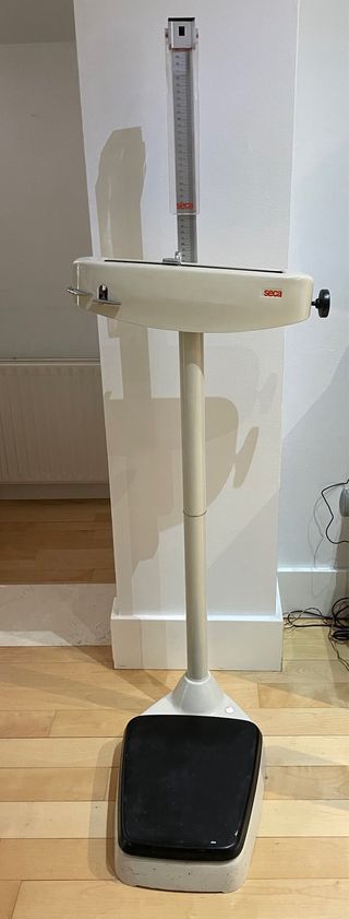 Báscula SECA con tallinetro