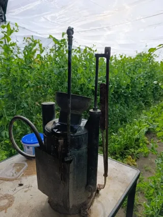 Máquina de sulfatar de cobre antigua