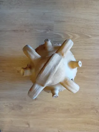 Jarrón de cerámica beige con 4 asas