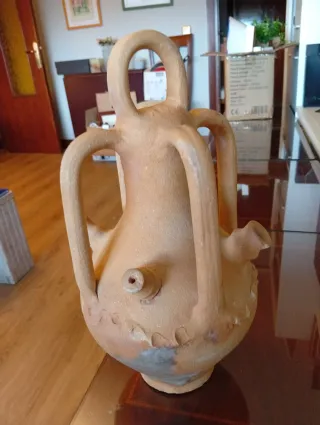 Jarrón de cerámica beige con 4 asas