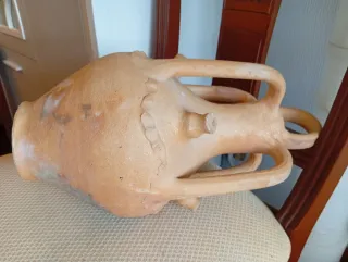 Jarrón de cerámica beige con 4 asas