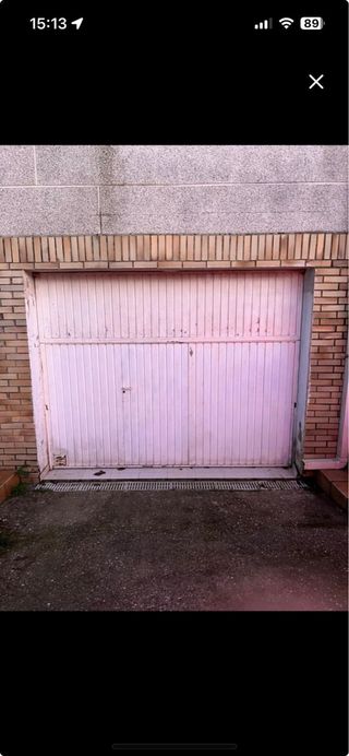 Portón de hierro blanco