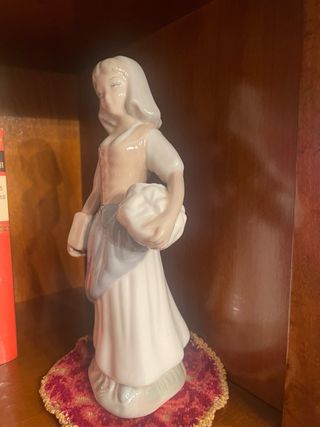 Se venden figuras de porcelana