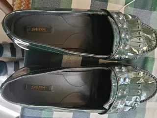 Scarpe Geox donna verdi lucide con borchie