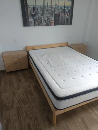 Cama colchón y cajoneras