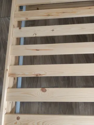 Cama colchón y cajoneras