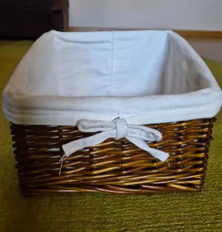 Cesto de mimbre con forro de tela 22×24cm