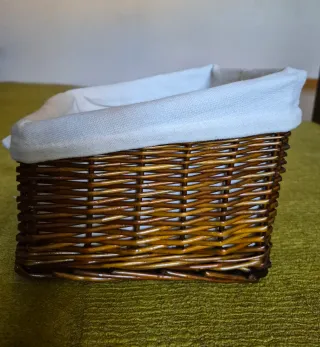 Cesto de mimbre con forro de tela 22×24cm
